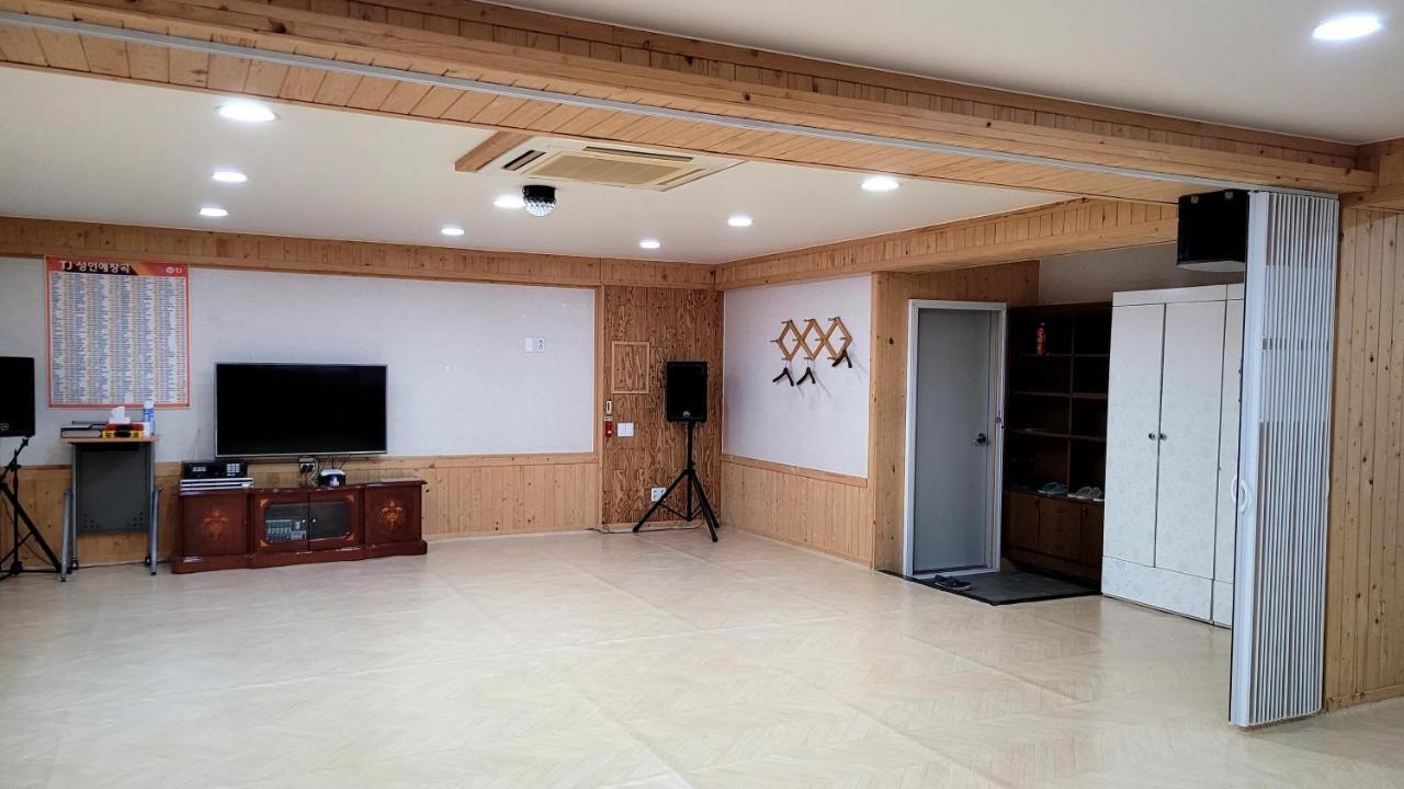อาร์จี เพนชั่น Villa Hadong ภายนอก รูปภาพ